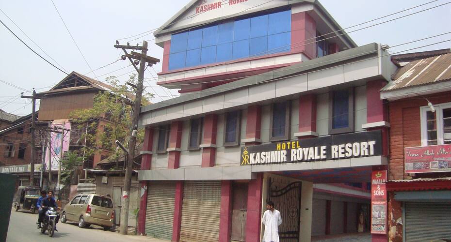 Hotel Kashmir Royale Resort, Srinagar 1